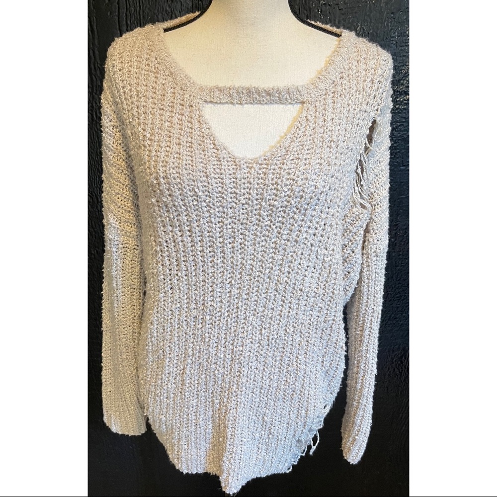 Verte Clothing Distressed Sweater M/L